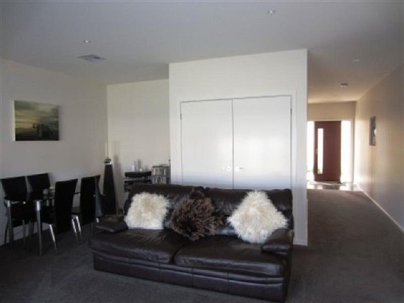 2/10 Rhode Island, Patterson Lakes VIC 3197