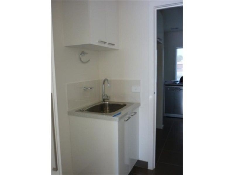 2/10 Rhode Island, Patterson Lakes VIC 3197