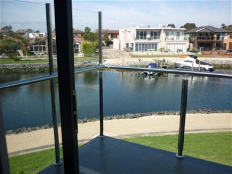 2/10 Rhode Island, Patterson Lakes VIC 3197