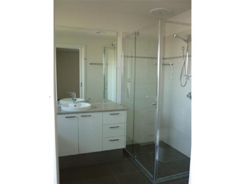 2/10 Rhode Island, Patterson Lakes VIC 3197