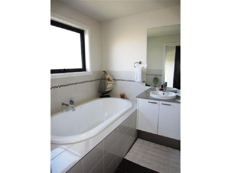 2/10 Rhode Island, Patterson Lakes VIC 3197