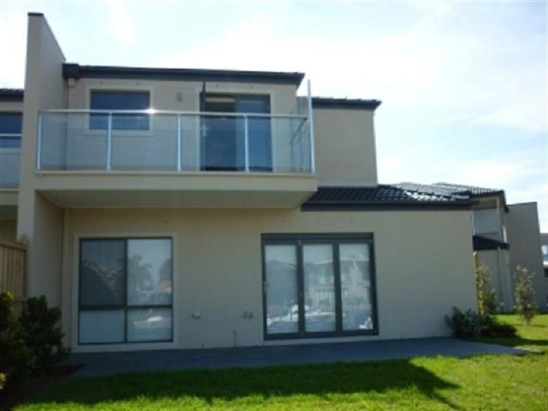 2/10 Rhode Island, Patterson Lakes VIC 3197