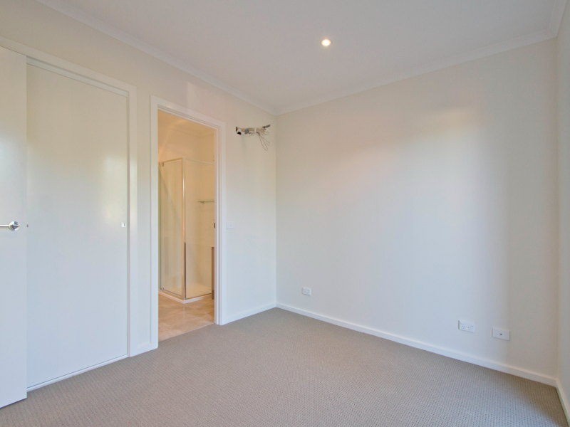 2/61 Woodbine Grove, Chelsea VIC 3196