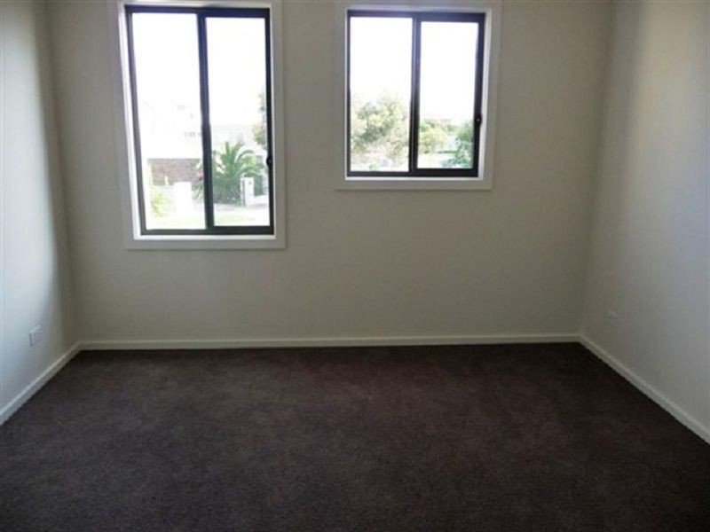 4/10 Rhode Island, Patterson Lakes VIC 3197