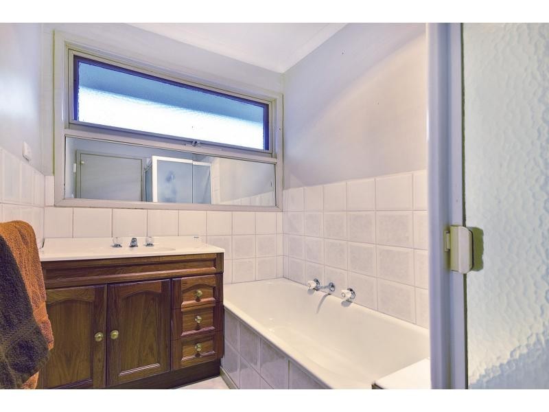 2 Hainthorpe Grove, Mulgrave VIC 3170