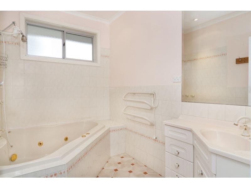 71 Farm Road, Cheltenham VIC 3192