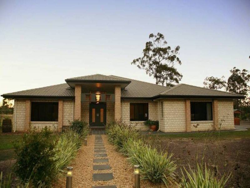 83 Barlow Street, Oakhurst QLD 4650