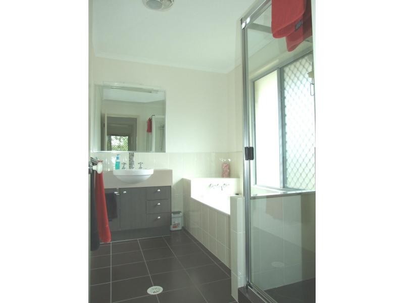 27 Dunmall Drive, Oakhurst QLD 4650