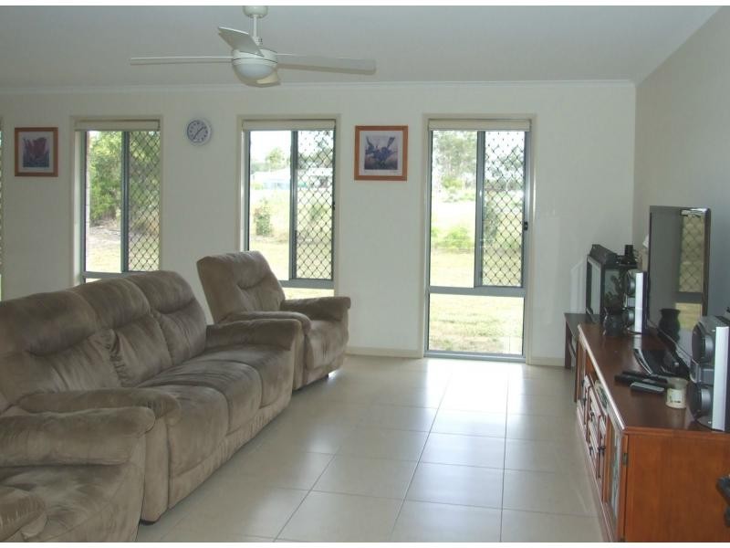27 Dunmall Drive, Oakhurst QLD 4650