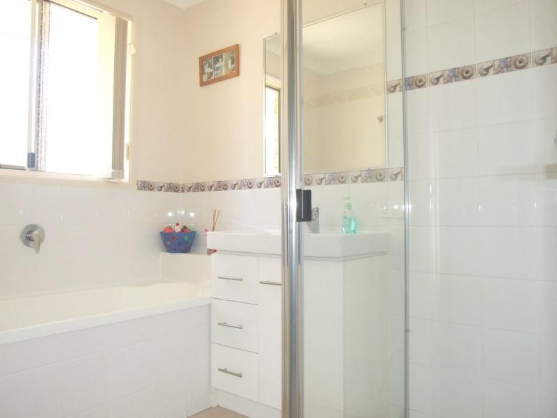 16 Lachlan Drive, Oakhurst QLD 4650