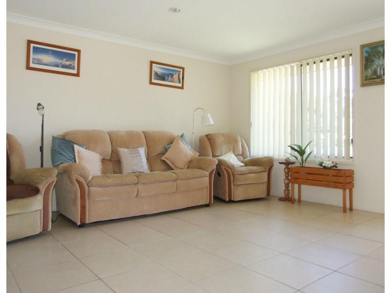16 Lachlan Drive, Oakhurst QLD 4650