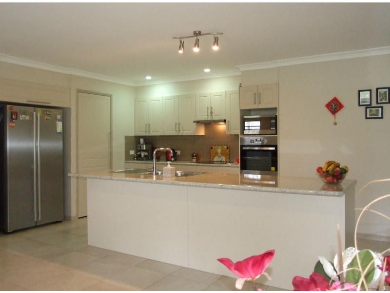 18 Niclintel Place, Oakhurst QLD 4650