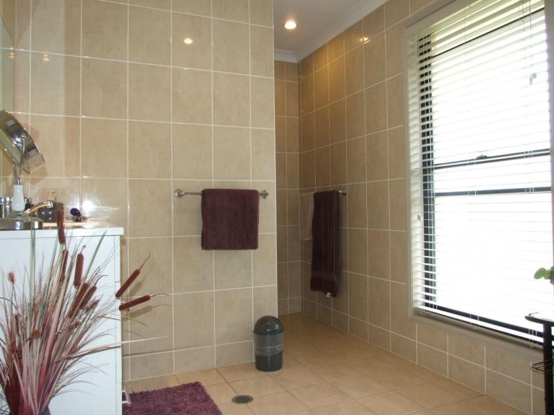 18 Niclintel Place, Oakhurst QLD 4650