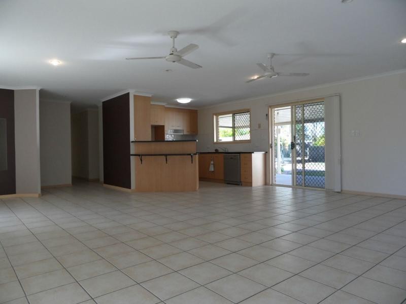 86 Woocoo Drive, Oakhurst QLD 4650