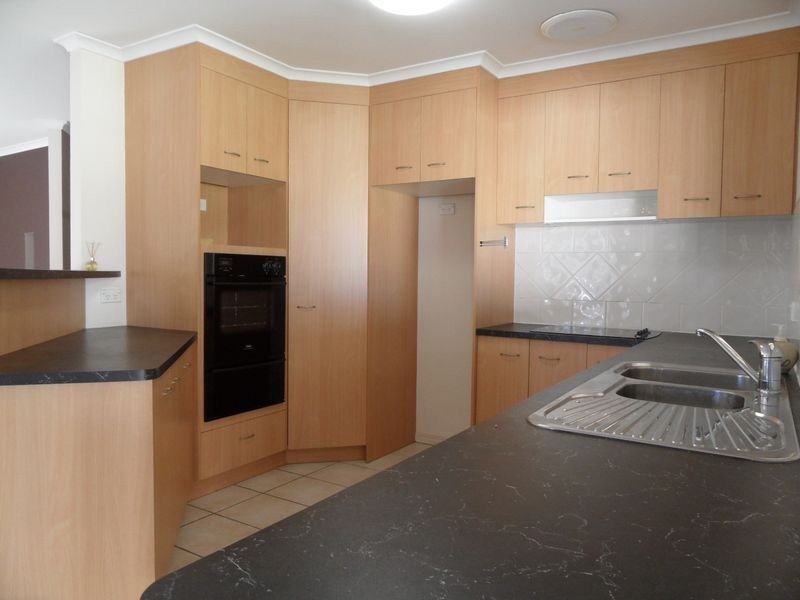 86 Woocoo Drive, Oakhurst QLD 4650