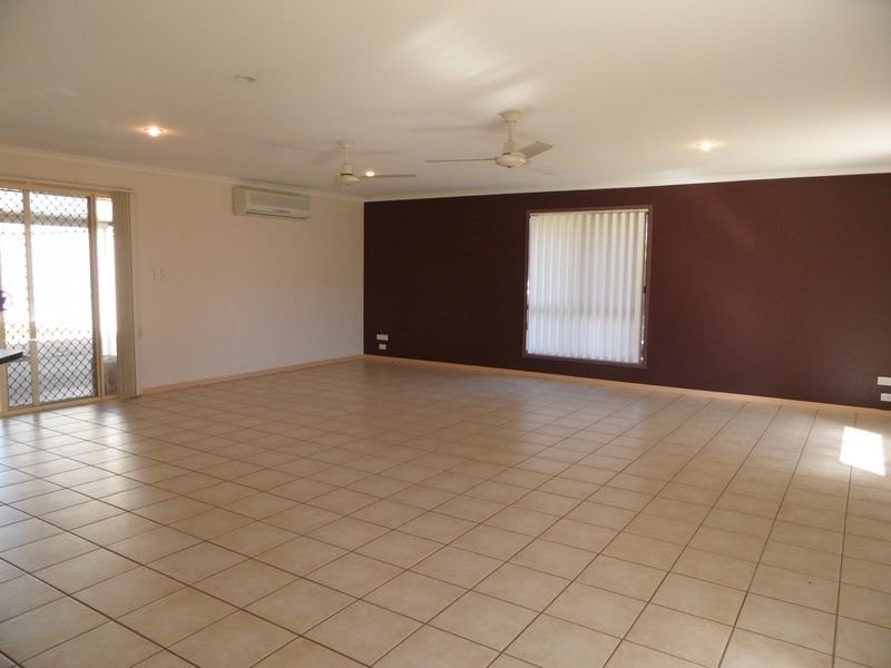 86 Woocoo Drive, Oakhurst QLD 4650