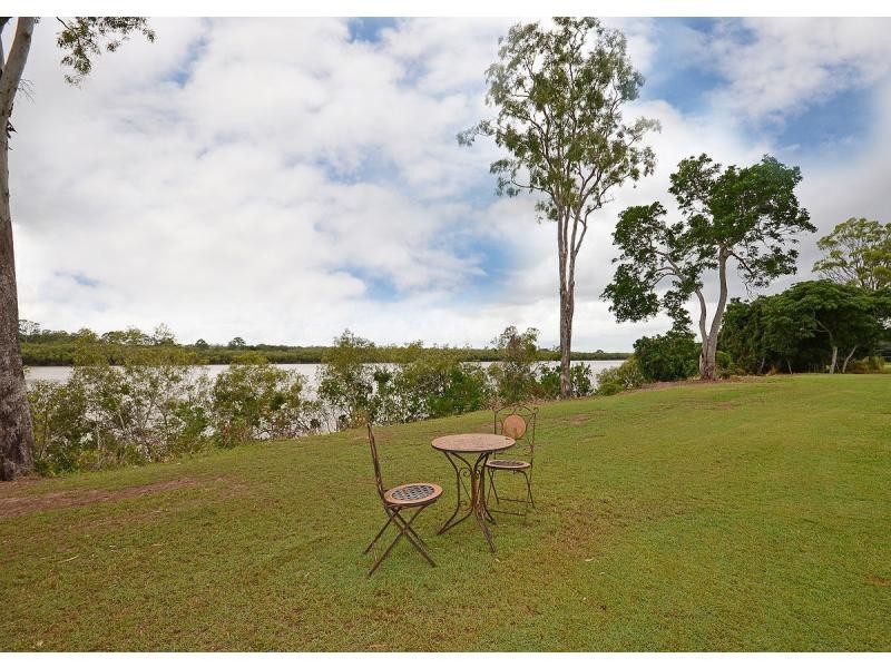 698 Walkers Point Road, Walkers Point QLD 4650