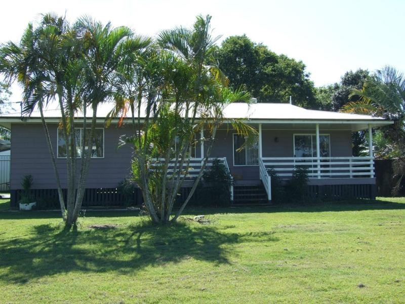 1 Railway Lane, Oakhurst QLD 4650