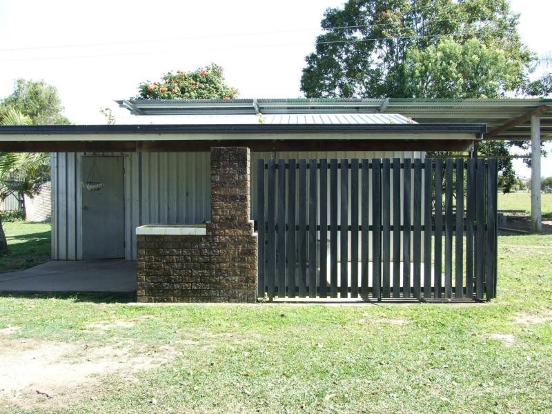 1 Railway Lane, Oakhurst QLD 4650