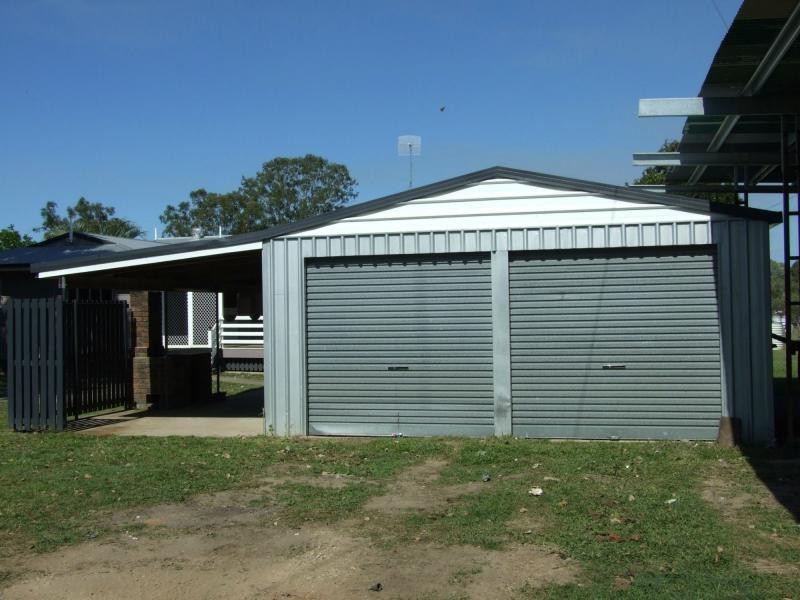 1 Railway Lane, Oakhurst QLD 4650