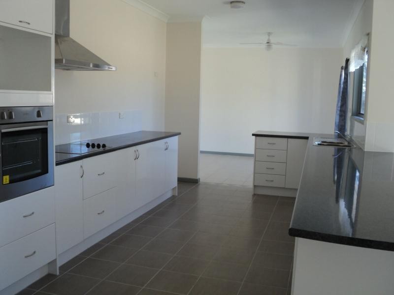 136 Woocoo Drive, Oakhurst QLD 4650