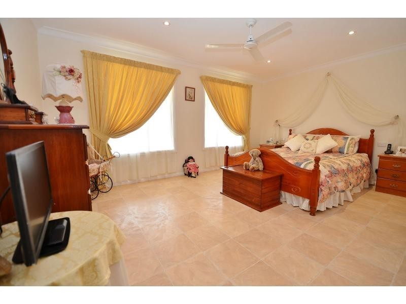 5 Kingfisher Court, Regency Downs QLD 4341