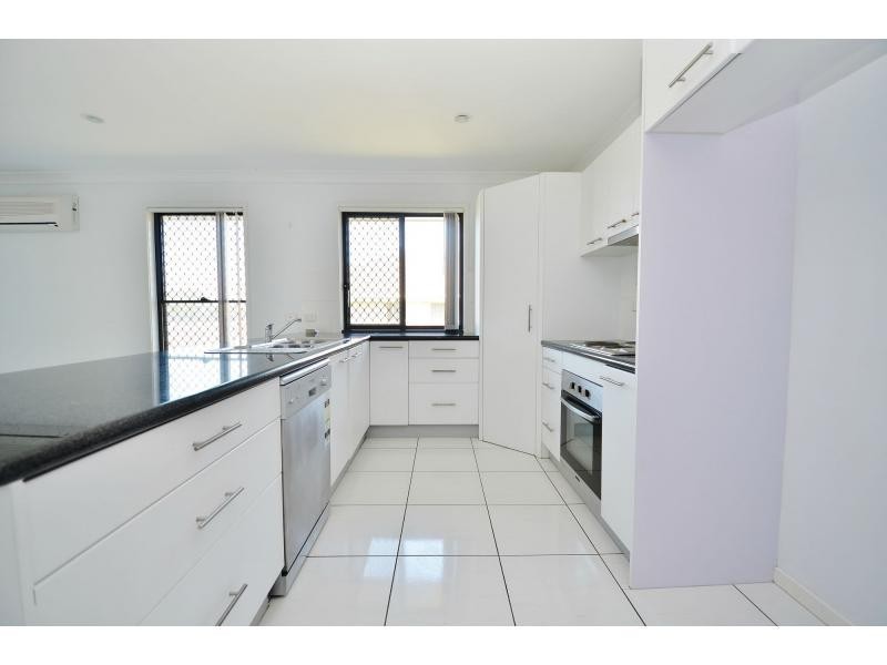 8 Harrier Place, Lowood QLD 4311