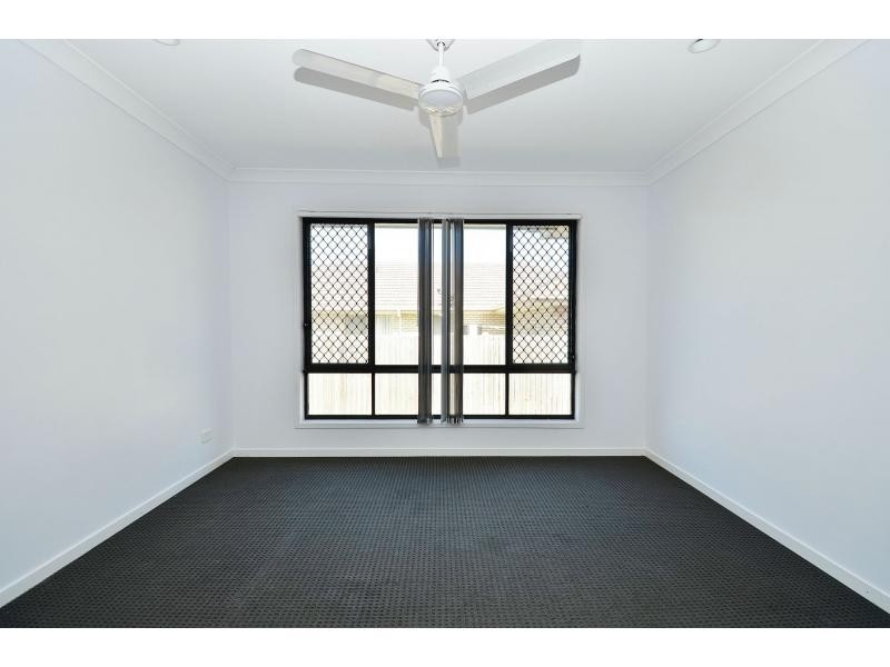 8 Harrier Place, Lowood QLD 4311