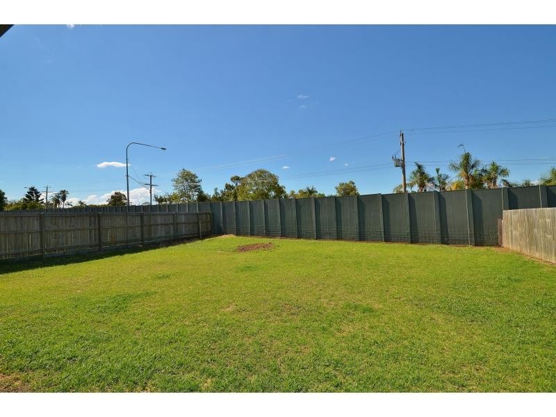 8 Harrier Place, Lowood QLD 4311