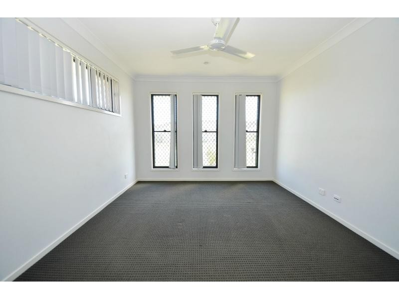 8 Harrier Place, Lowood QLD 4311