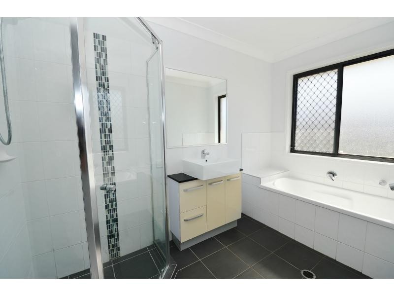 8 Harrier Place, Lowood QLD 4311