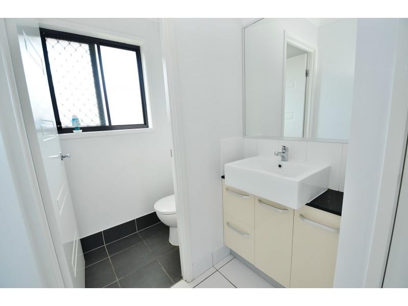 8 Harrier Place, Lowood QLD 4311