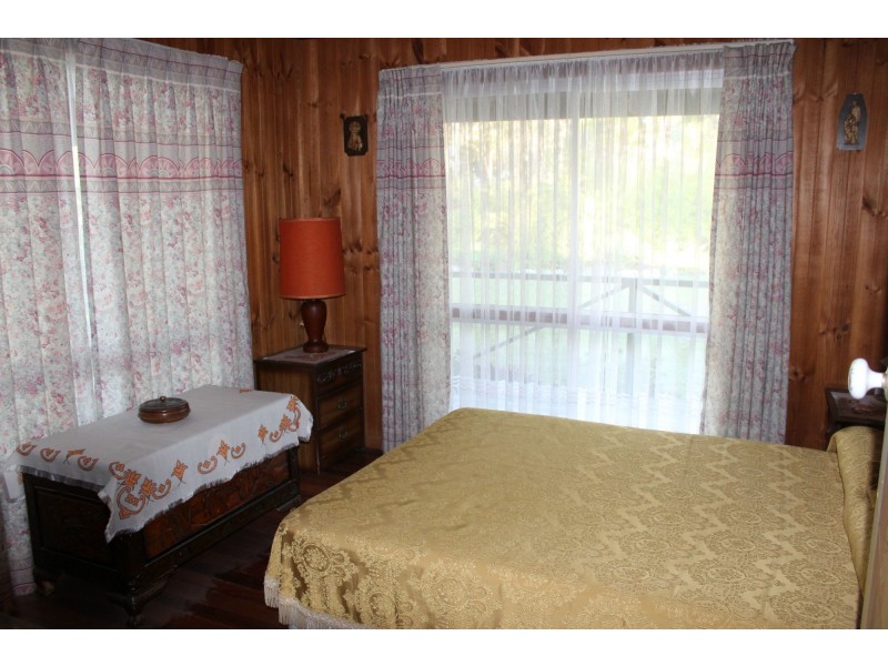 12 Lakes Street, Atkinsons Dam QLD 4311