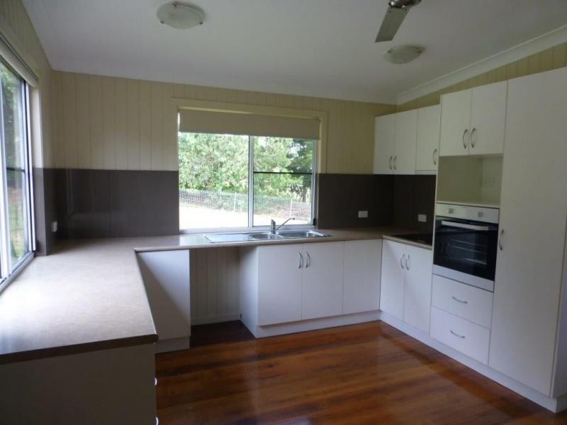 6 Ellen Street, Lowood QLD 4311