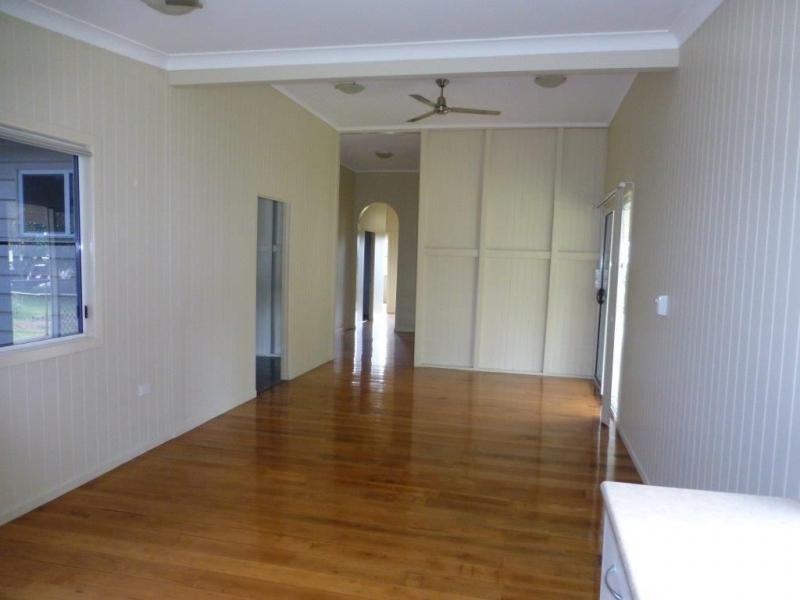 6 Ellen Street, Lowood QLD 4311