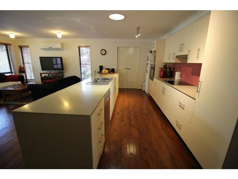 20 LAWRENCE Court South, Regency Downs QLD 4341