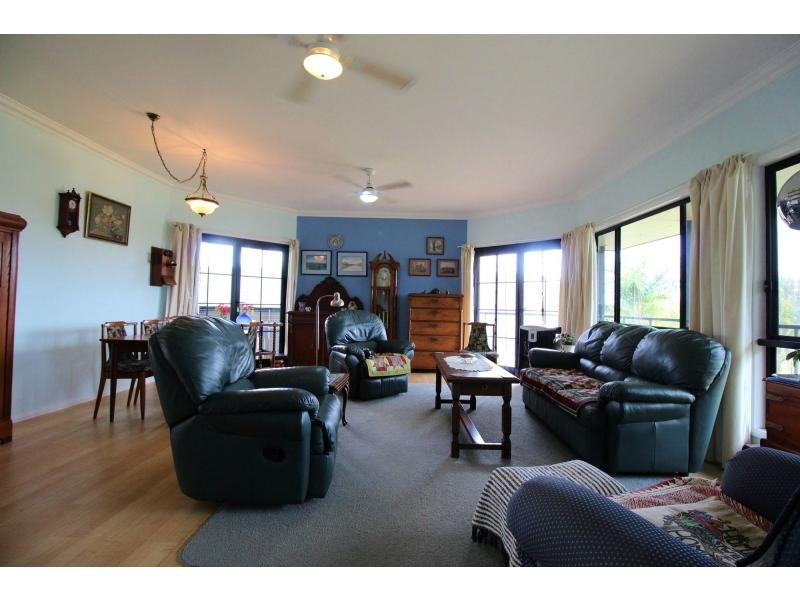 15 PELICAN Drive, LAKES ESTATE, Laidley Heights QLD 4341