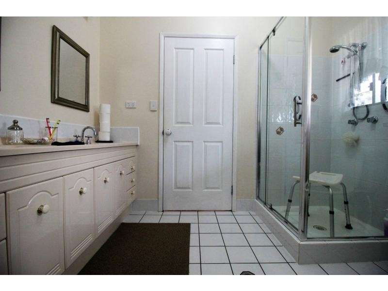 15 PELICAN Drive, LAKES ESTATE, Laidley Heights QLD 4341