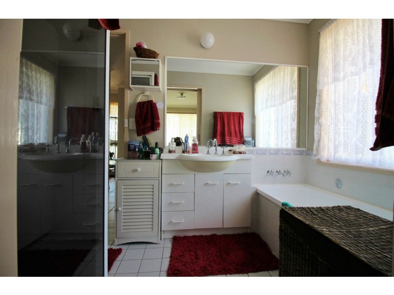 193 LAKES Drive, Laidley Heights QLD 4341