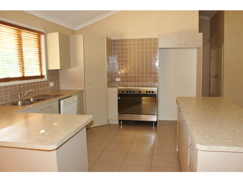 25 Challenge Avenue, Kensington Grove QLD 4341