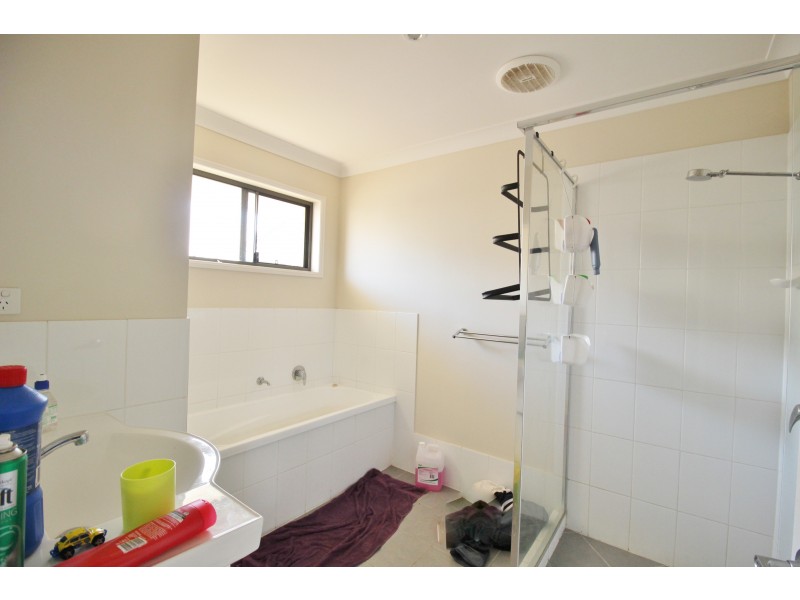 22 McInnes Street, Lowood QLD 4311