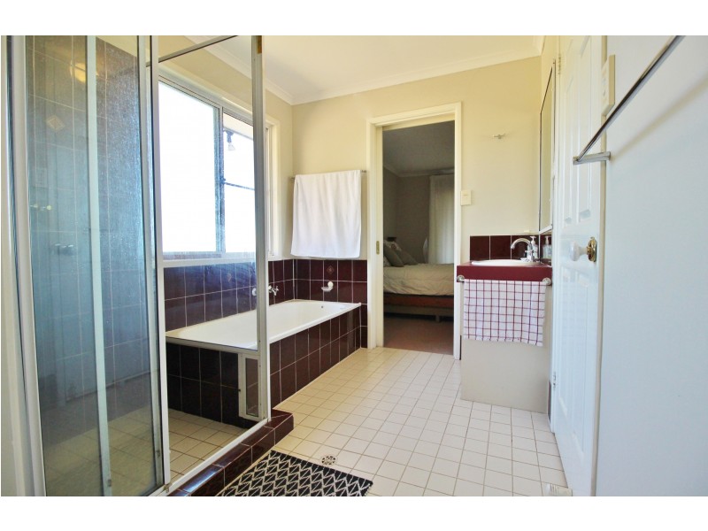15 Stokes Ct, Summerholm QLD 4341