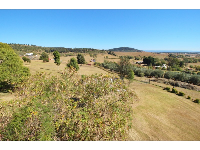 15 Stokes Ct, Summerholm QLD 4341