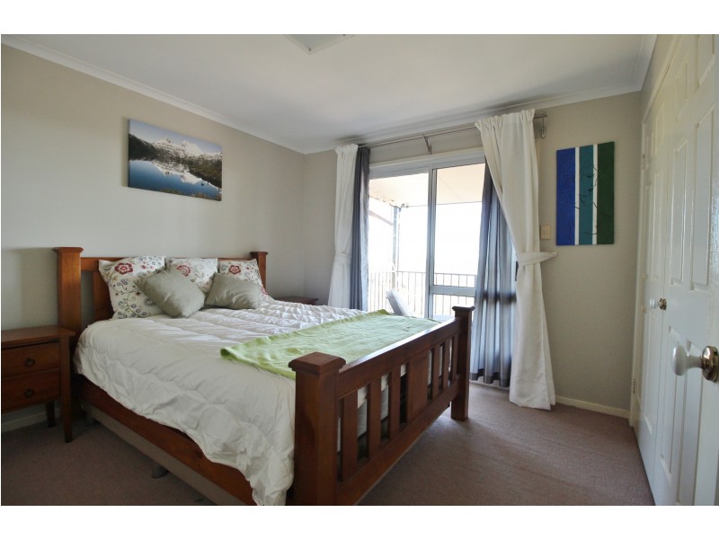 15 Stokes Ct, Summerholm QLD 4341