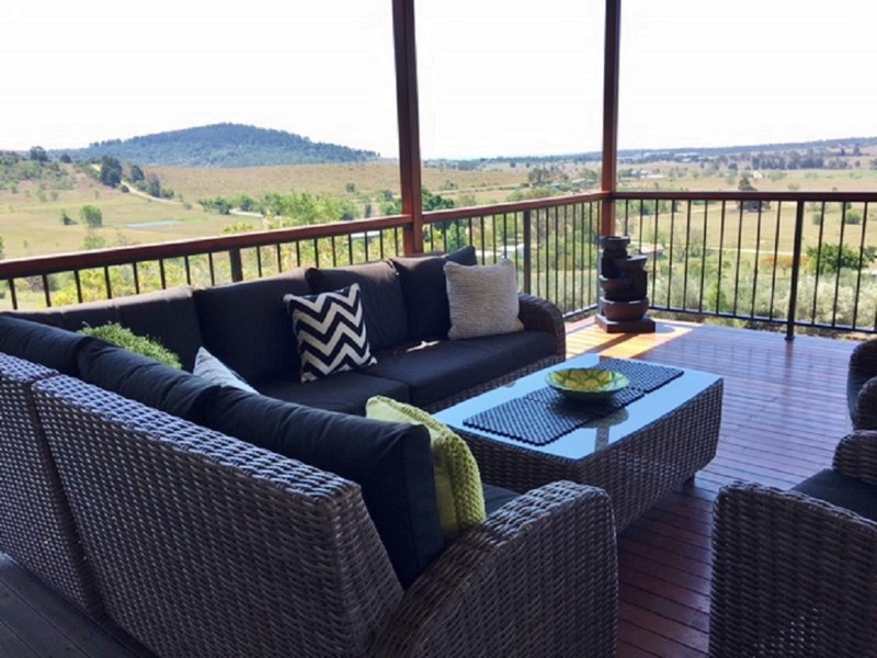 15 Stokes Ct, Summerholm QLD 4341
