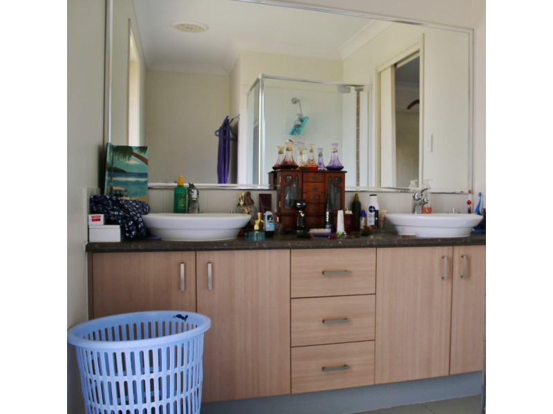 90 Douglas Mcinnes Dr, Laidley QLD 4341