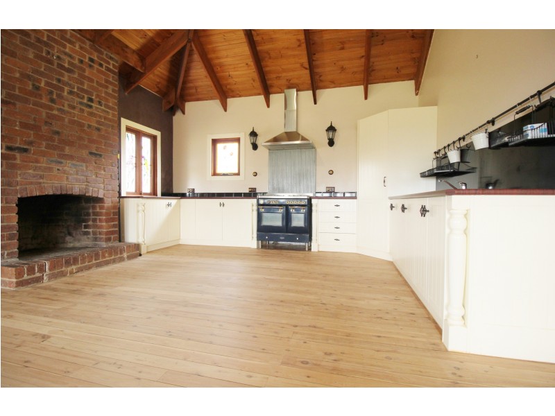 195 Lakes Dr, Laidley Heights QLD 4341