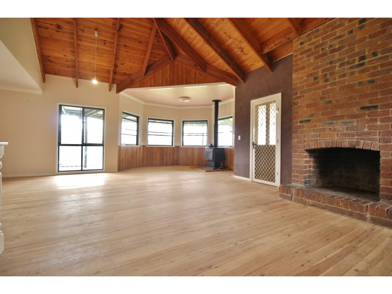 195 Lakes Dr, Laidley Heights QLD 4341