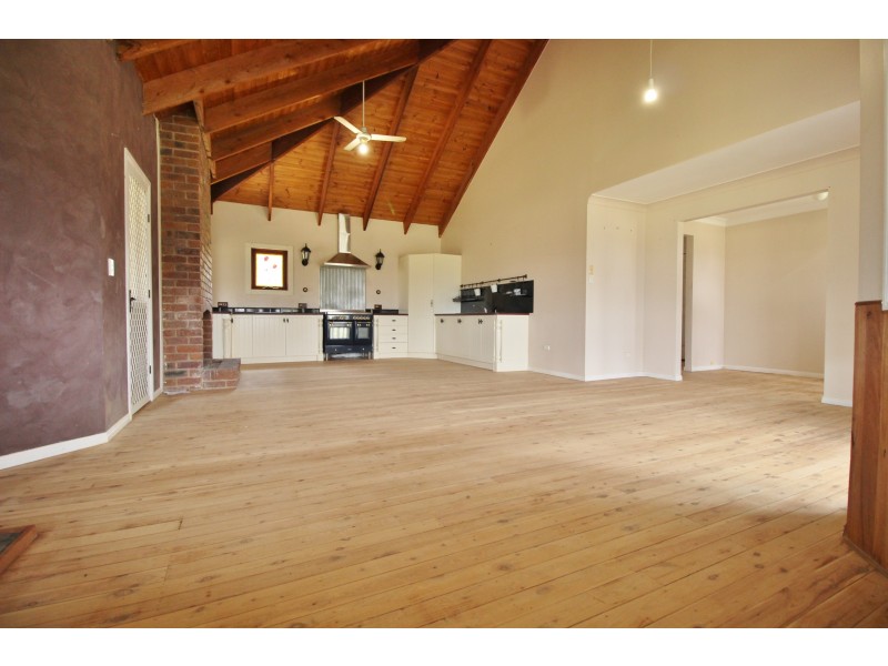 195 Lakes Dr, Laidley Heights QLD 4341