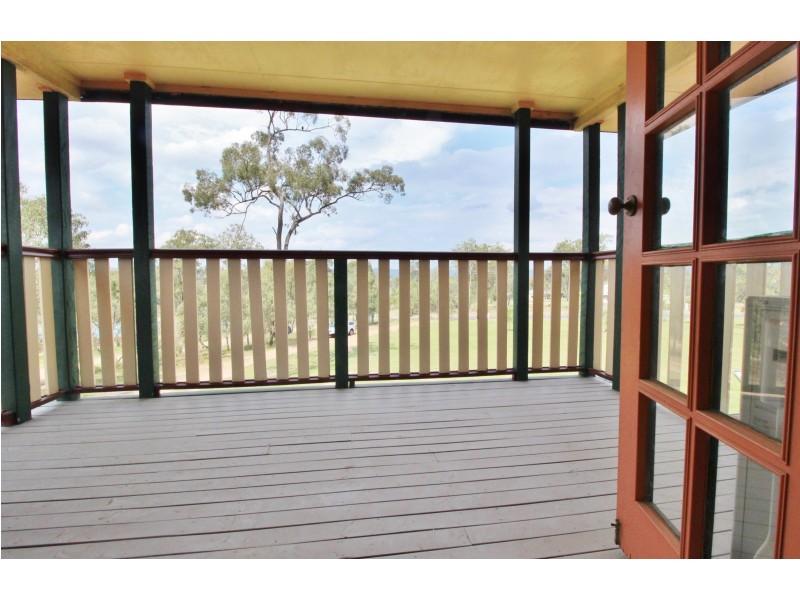 195 Lakes Dr, Laidley Heights QLD 4341